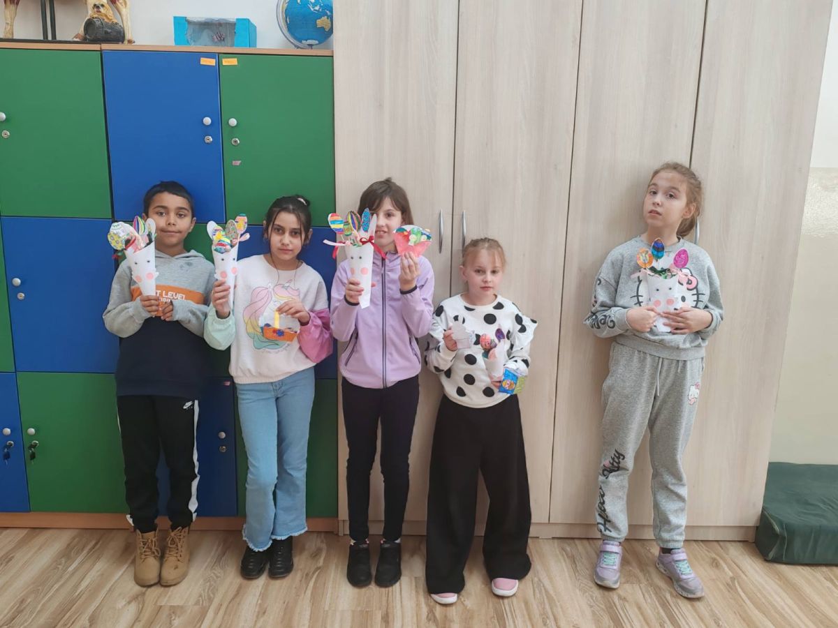 ШАРЕНА УСКРШЊА ЧАРОЛИЈА